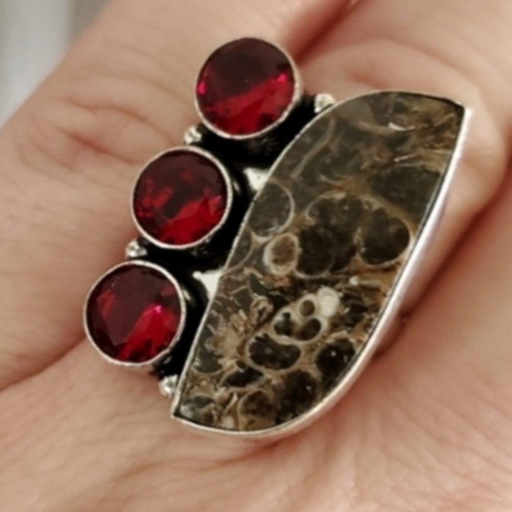 New Turritella Agate Fossil & Garnet 925 Silver Ring.